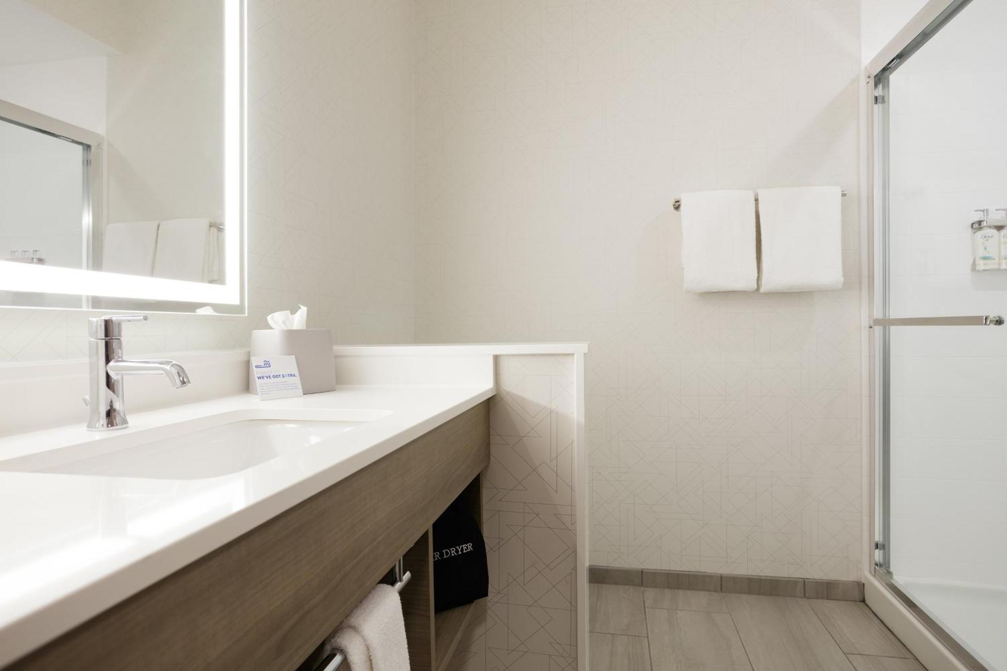 Holiday Inn Express & Suites Linden By Ihg מראה חיצוני תמונה